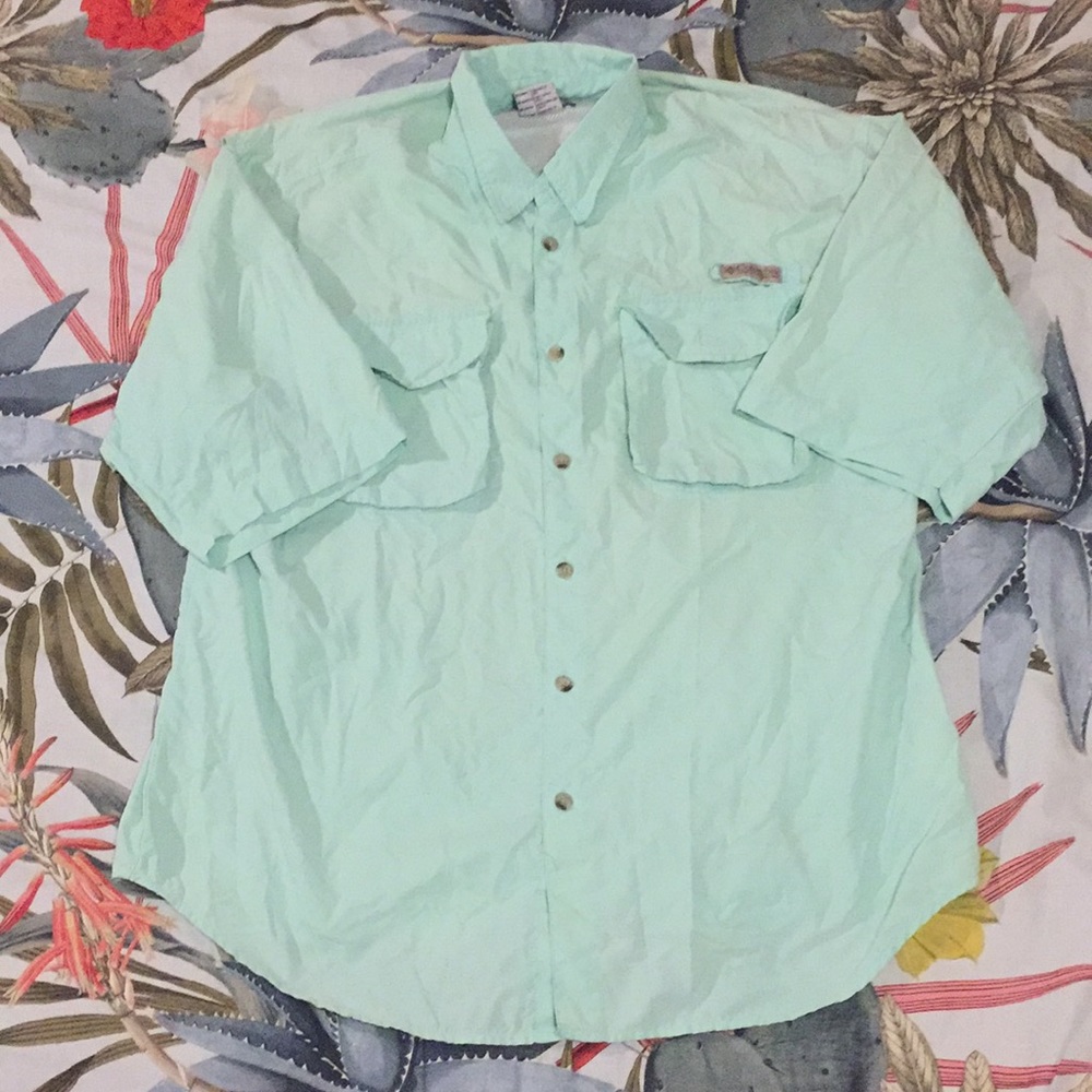 Columbia men’s fishing shirt in mint green size M!
